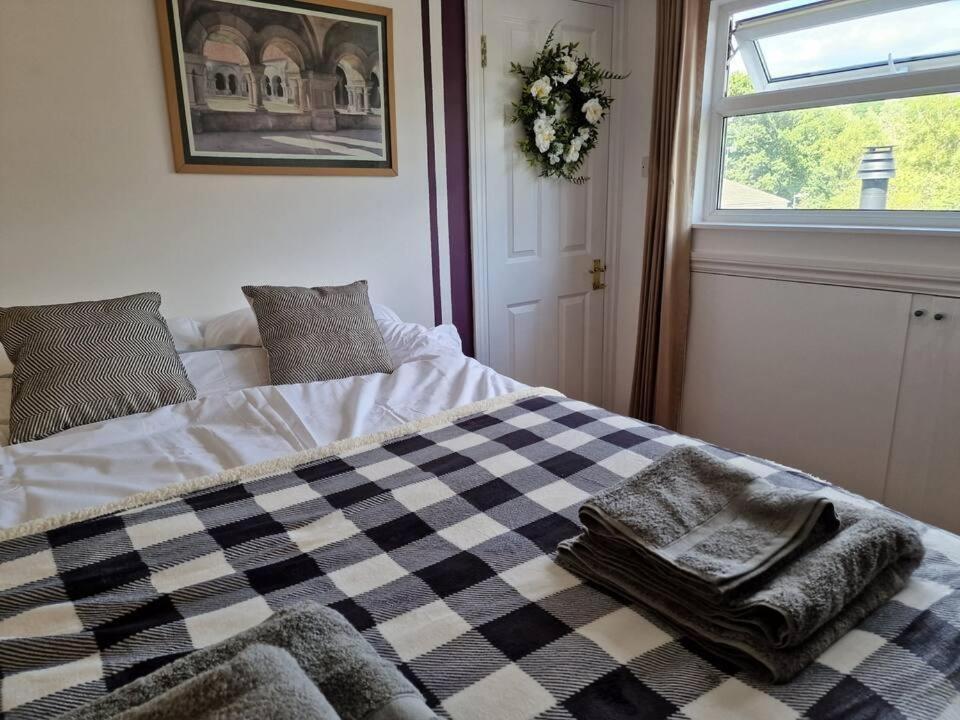 Lopez Home Crawley Ifield ภายนอก รูปภาพ