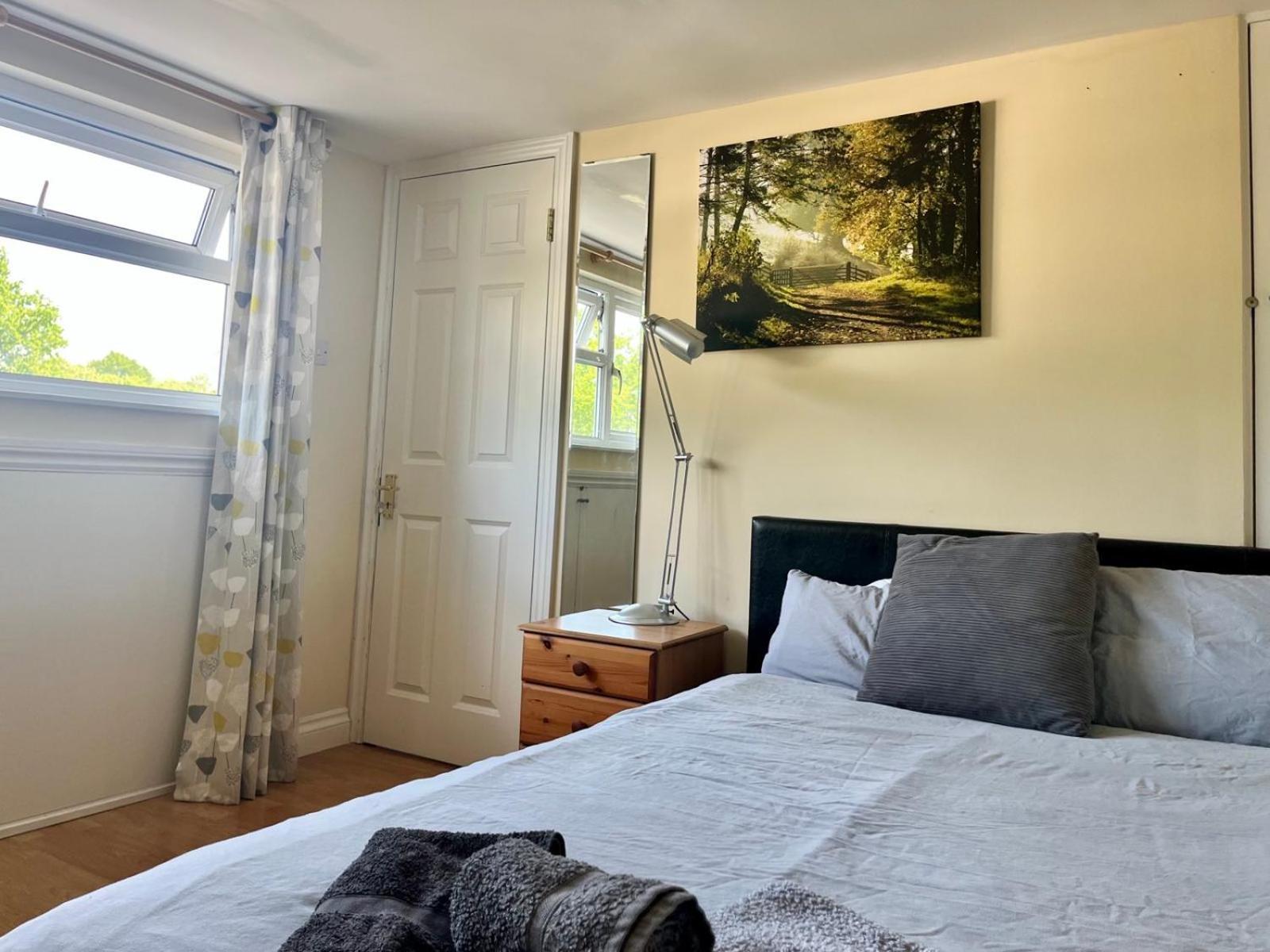 Lopez Home Crawley Ifield ภายนอก รูปภาพ
