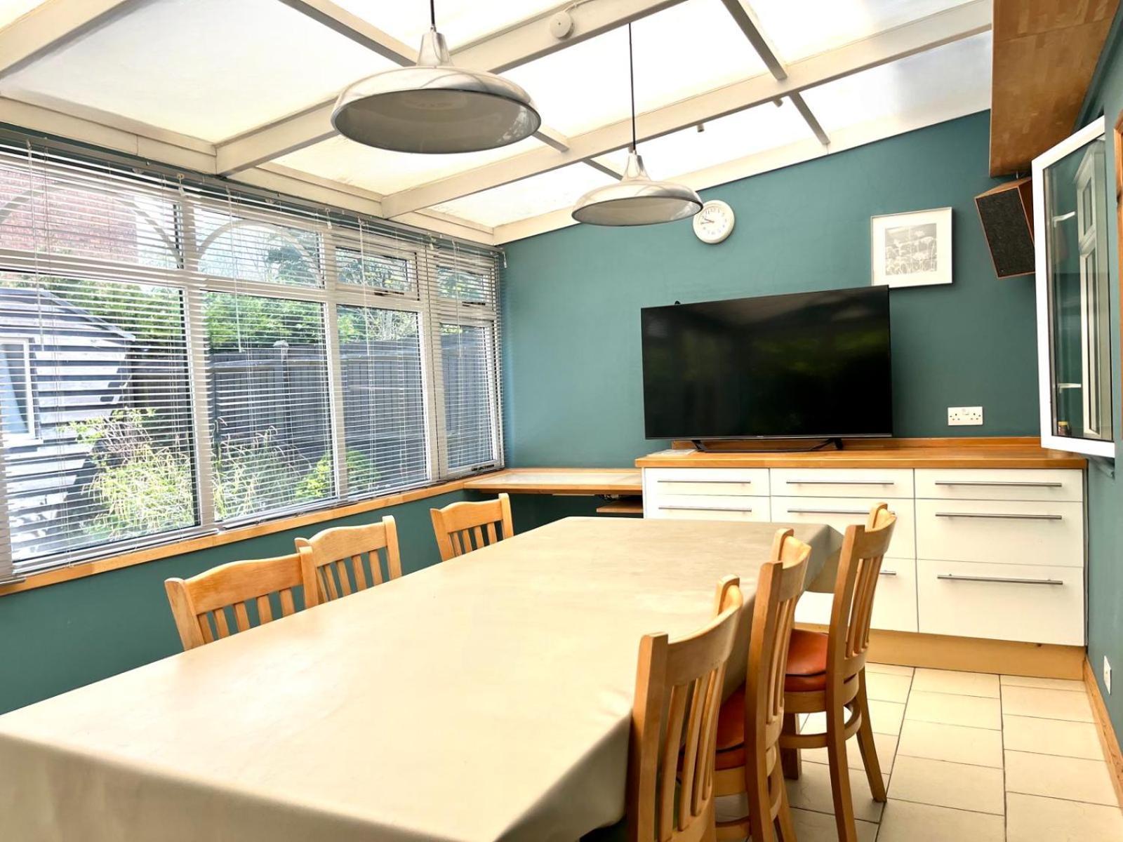 Lopez Home Crawley Ifield ภายนอก รูปภาพ