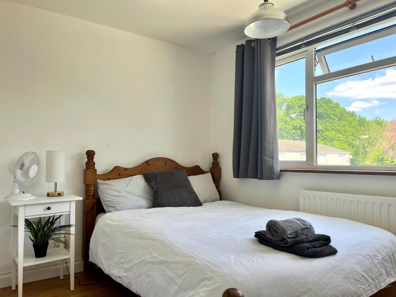 Lopez Home Crawley Ifield ภายนอก รูปภาพ